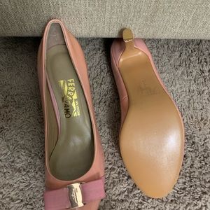 Authentic BRAND NEW Ferragamo pumps size 8